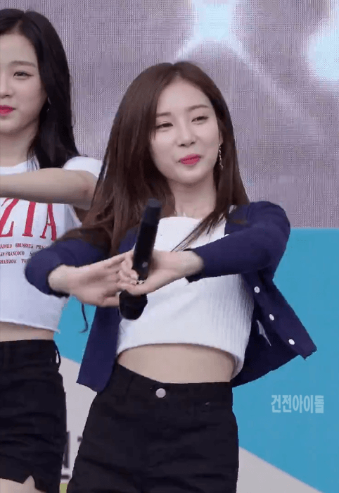 에이프릴 윤채경