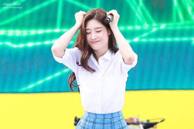 정채연