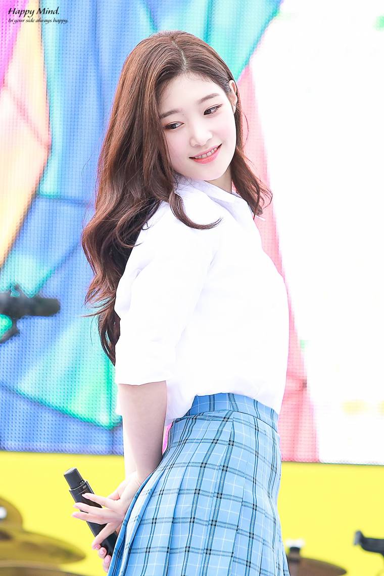 정채연