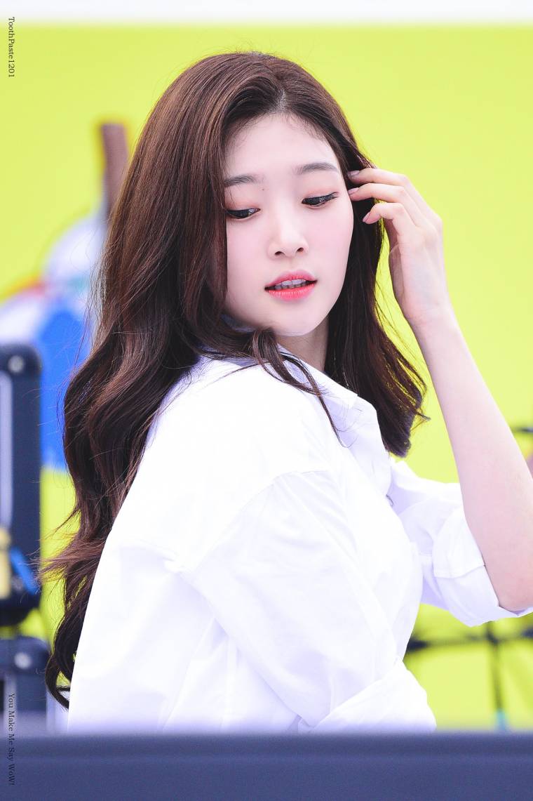 정채연