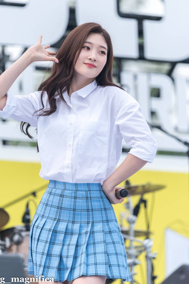 정채연