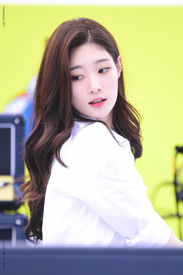 정채연
