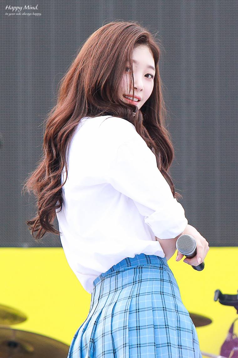 정채연