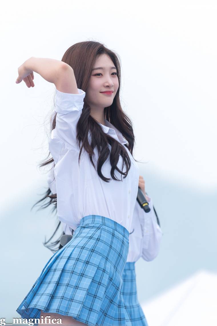 정채연