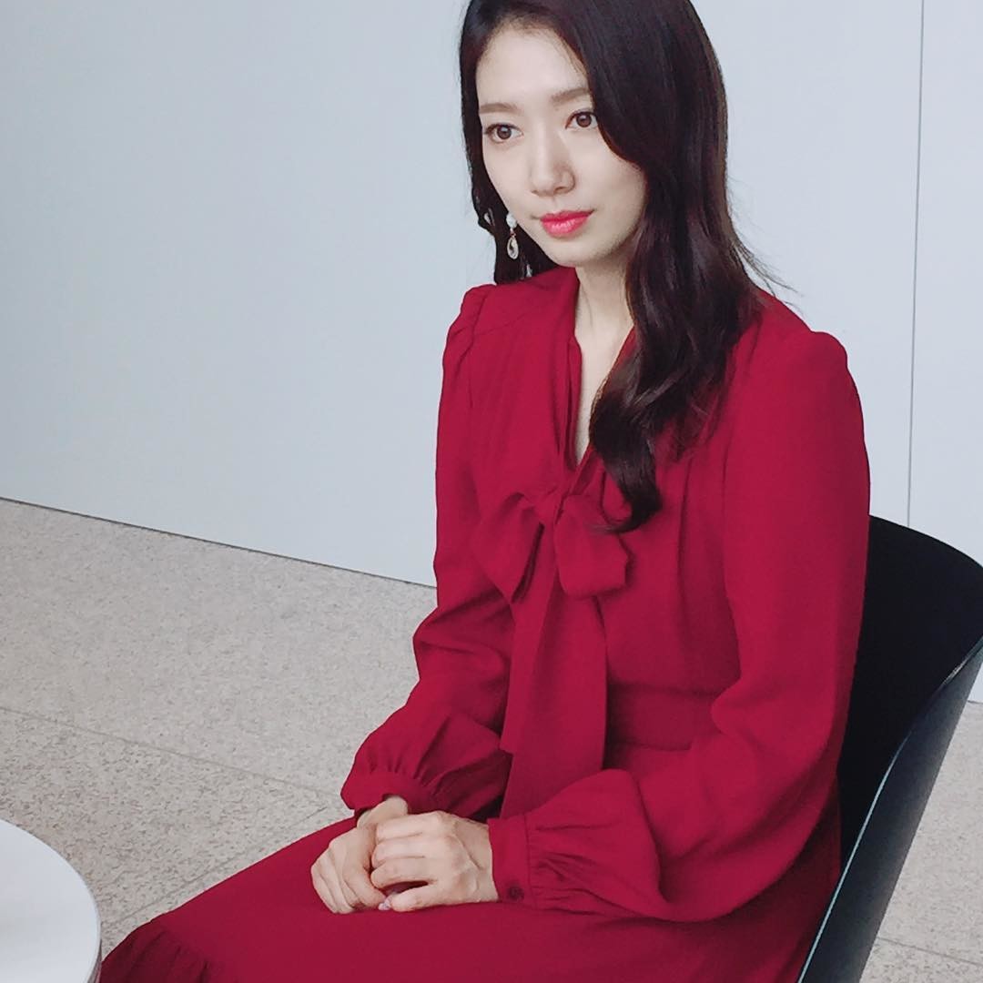 parkshinhye-20180909-052322-001.jpg